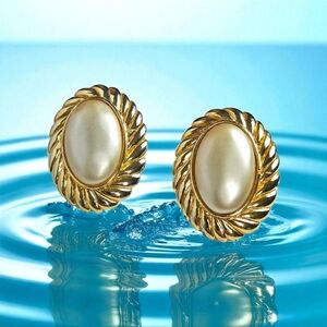 Carolee Vintage Gold Tone Cream Fuax Pearl Stud Earrings